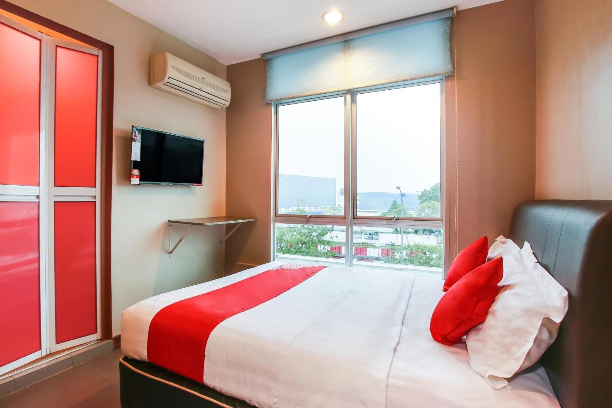 Oyo 90282 Hotel Taj Inn, Seksyen 7 Шах Алам Екстериор снимка