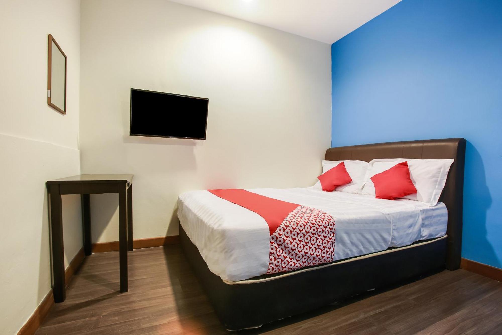 Oyo 90282 Hotel Taj Inn, Seksyen 7 Шах Алам Екстериор снимка