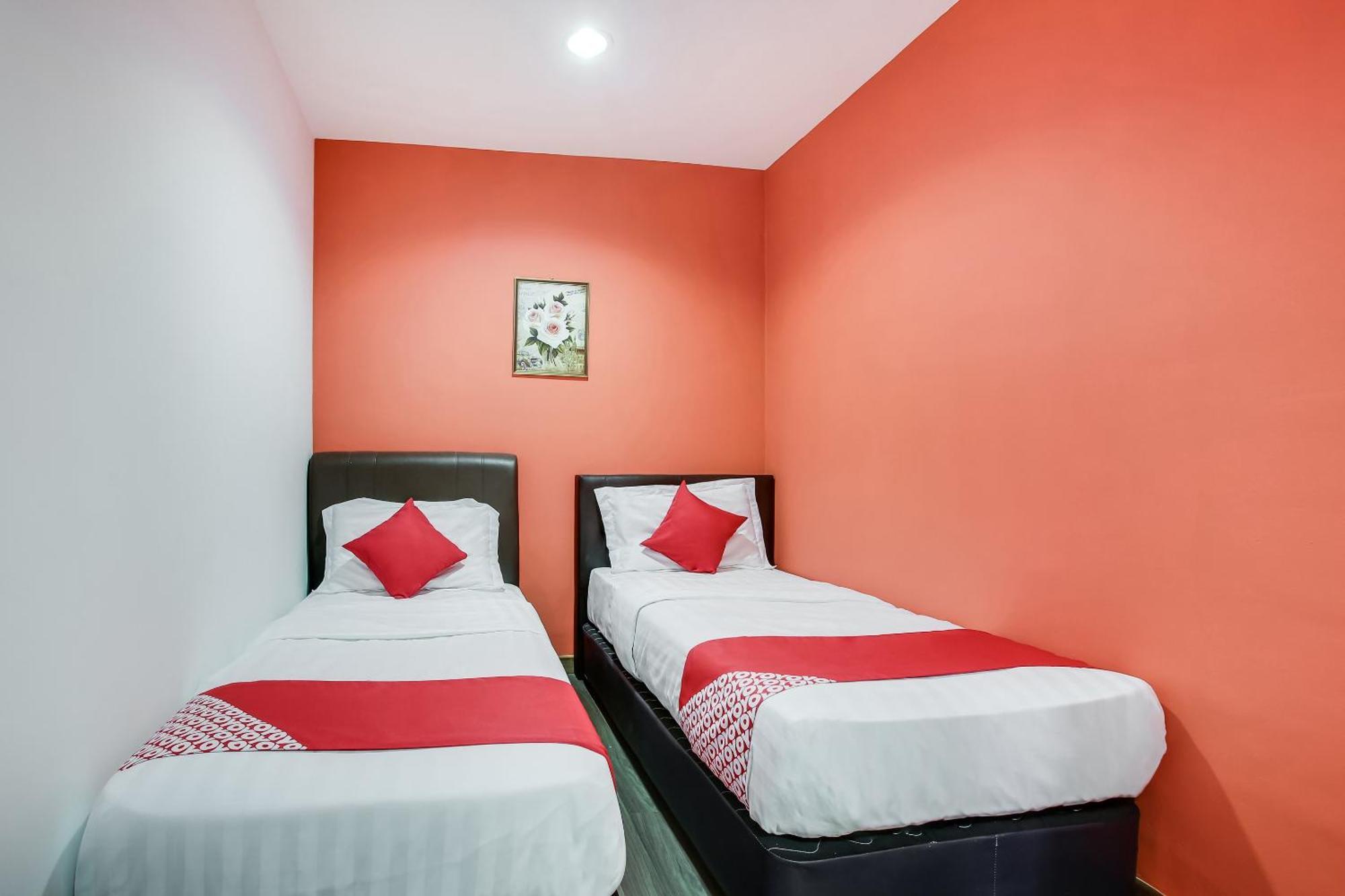 Oyo 90282 Hotel Taj Inn, Seksyen 7 Шах Алам Екстериор снимка