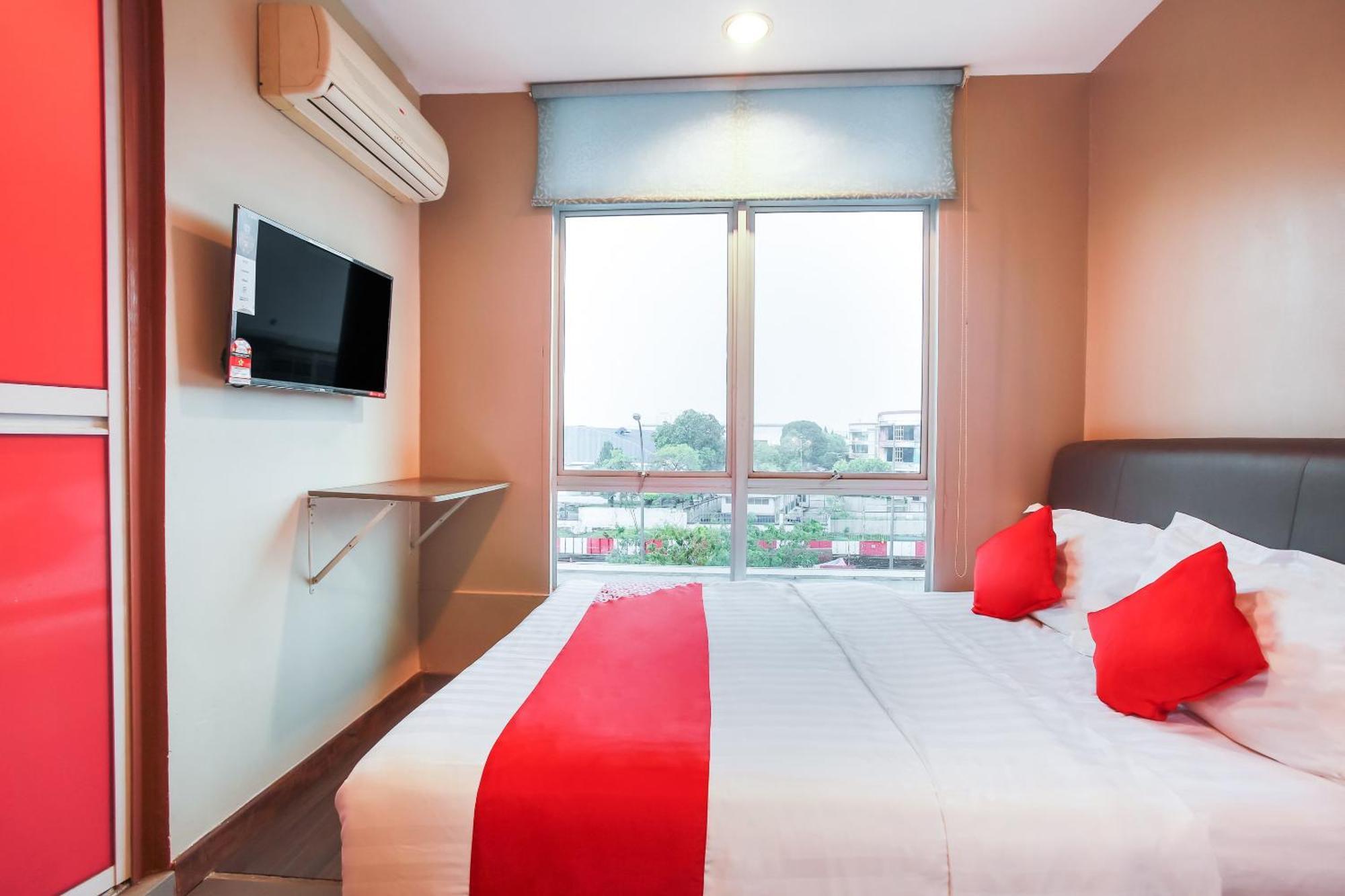 Oyo 90282 Hotel Taj Inn, Seksyen 7 Шах Алам Екстериор снимка