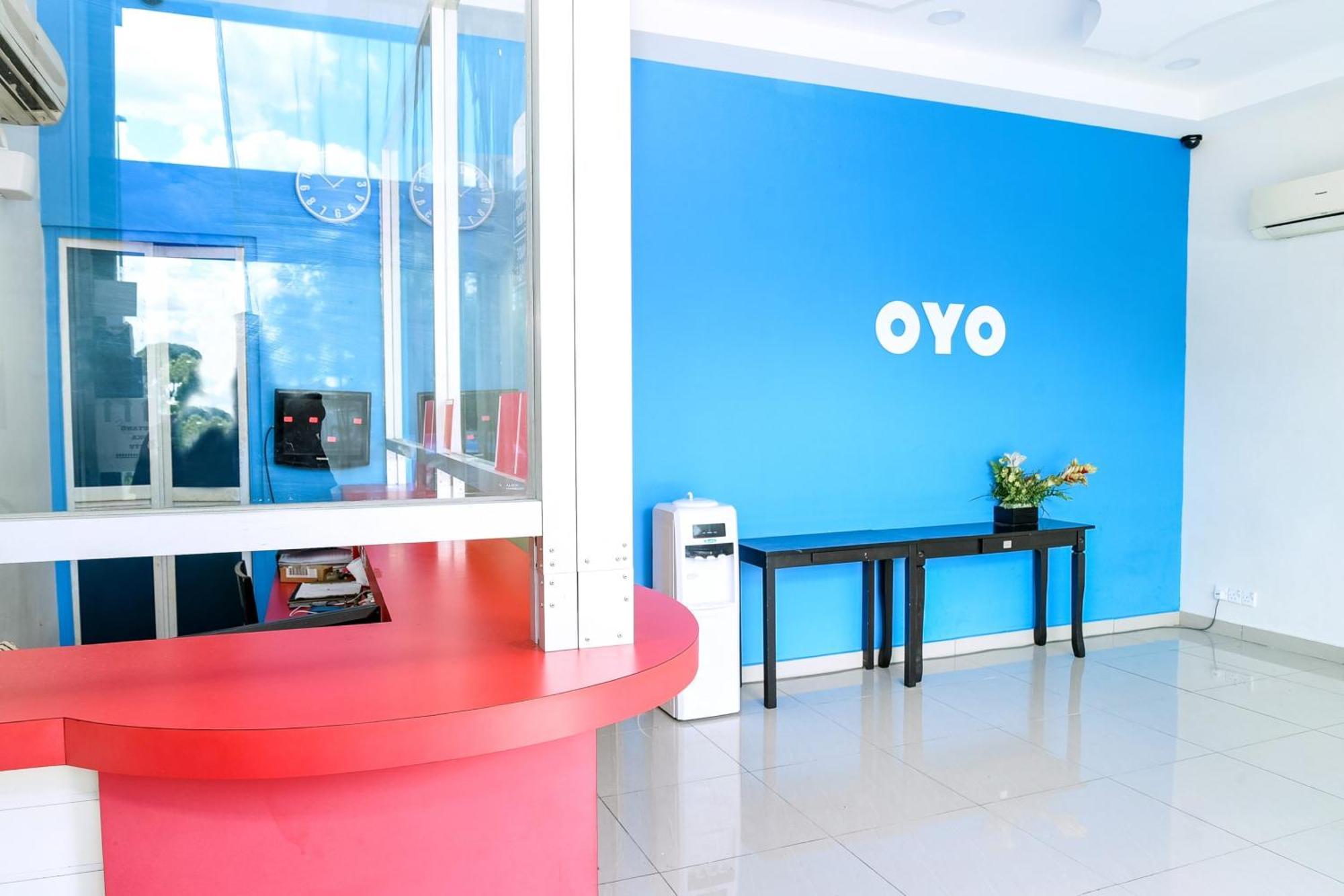 Oyo 90282 Hotel Taj Inn, Seksyen 7 Шах Алам Екстериор снимка
