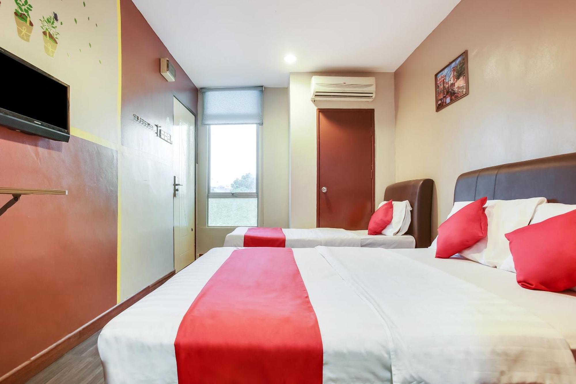 Oyo 90282 Hotel Taj Inn, Seksyen 7 Шах Алам Екстериор снимка