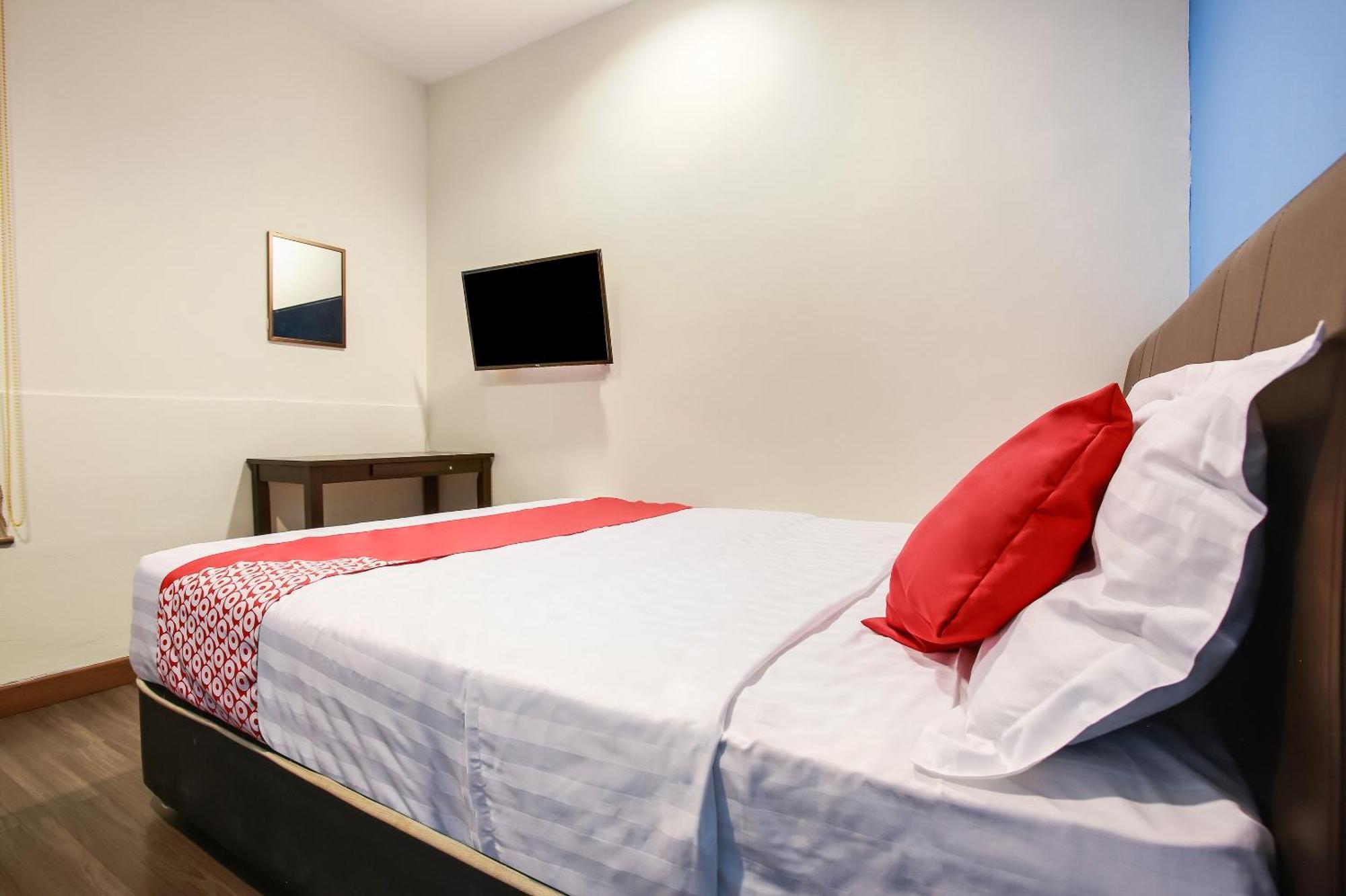 Oyo 90282 Hotel Taj Inn, Seksyen 7 Шах Алам Екстериор снимка