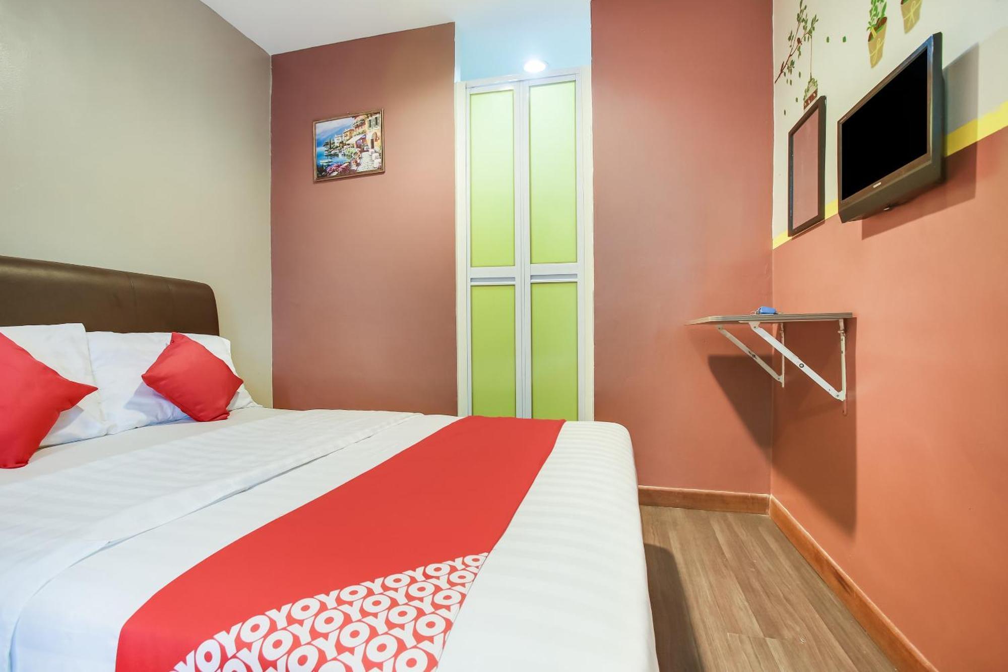 Oyo 90282 Hotel Taj Inn, Seksyen 7 Шах Алам Екстериор снимка