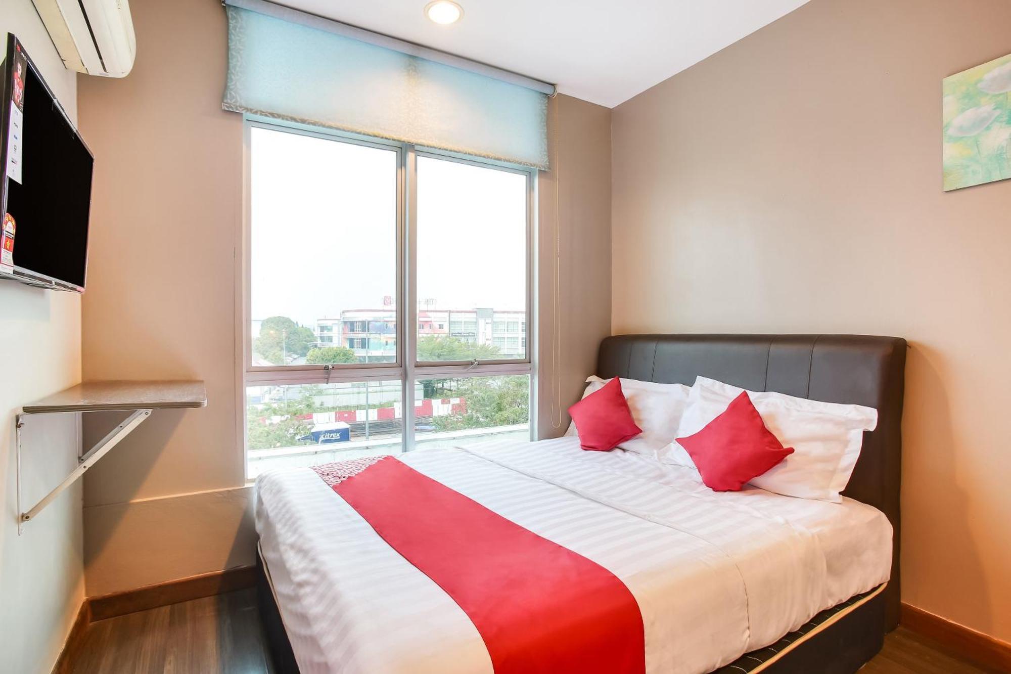 Oyo 90282 Hotel Taj Inn, Seksyen 7 Шах Алам Екстериор снимка