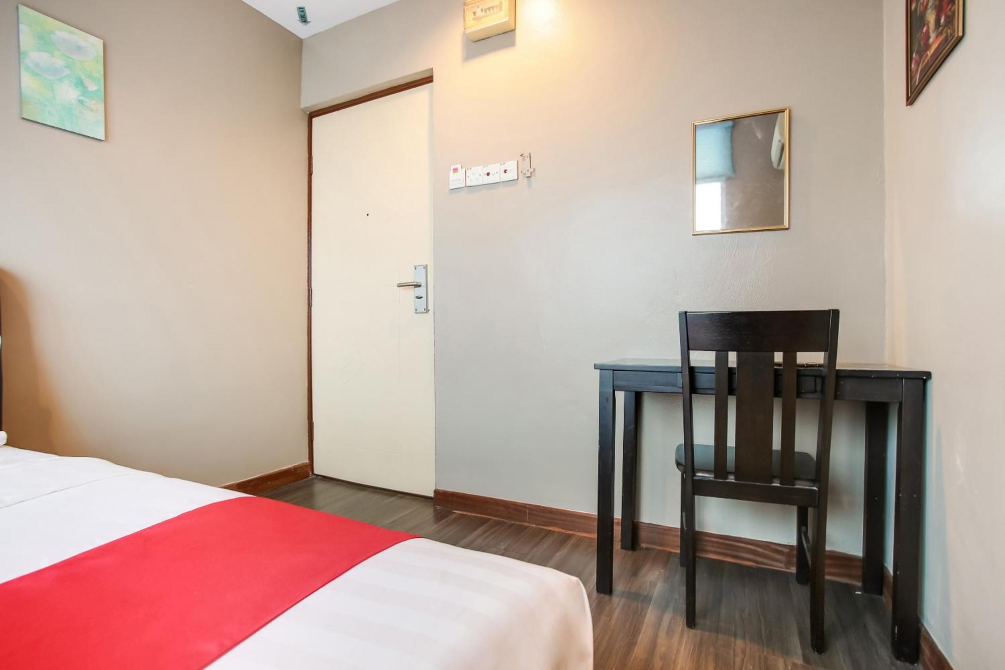 Oyo 90282 Hotel Taj Inn, Seksyen 7 Шах Алам Екстериор снимка