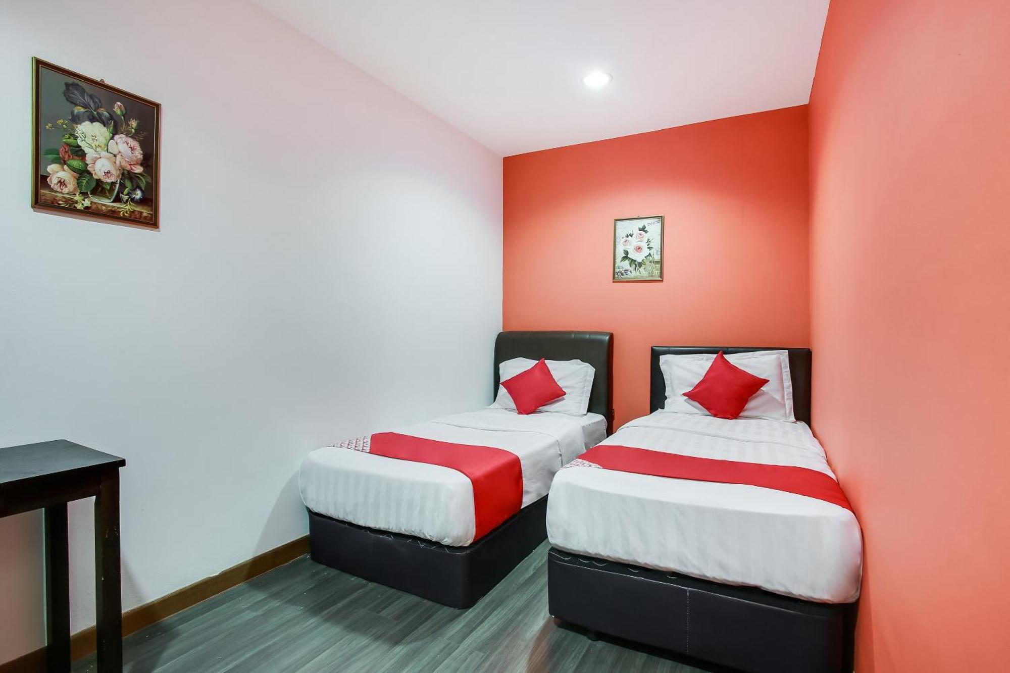 Oyo 90282 Hotel Taj Inn, Seksyen 7 Шах Алам Екстериор снимка